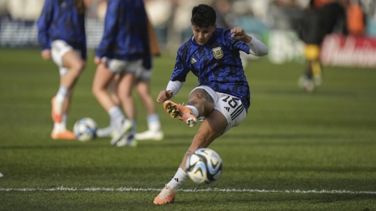 Argentina women’s football players understand why teammates quit amid pay dispute but choose to fight from within