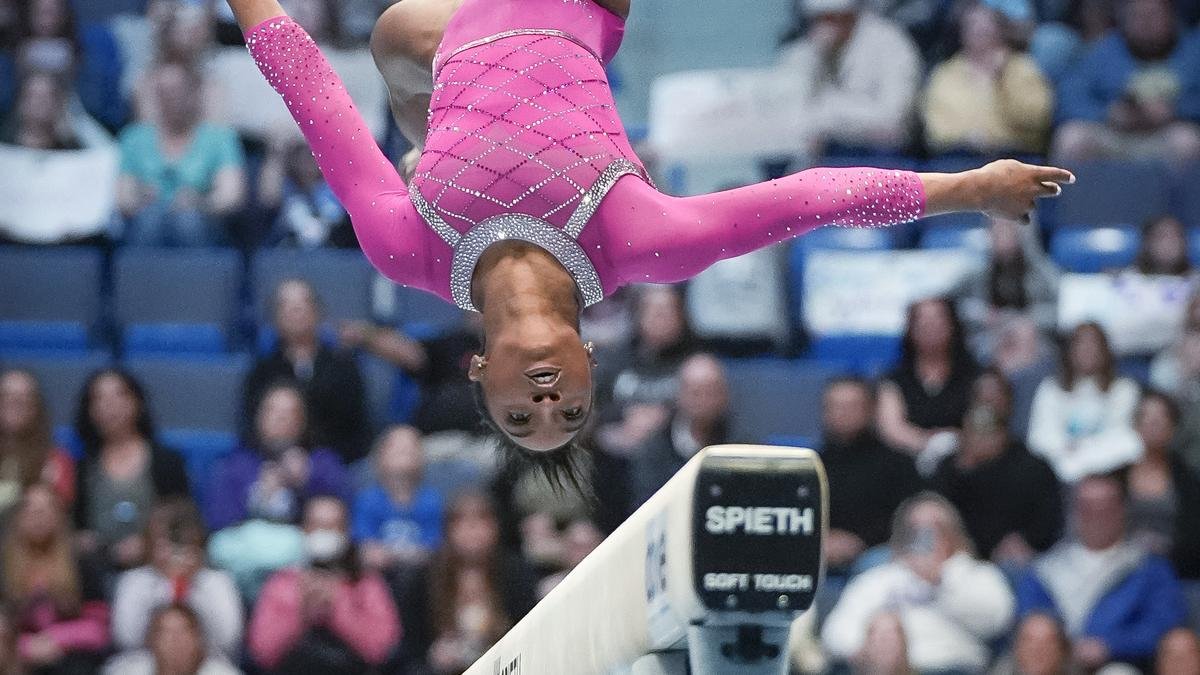 Simone Biles shines in return while Gabby Douglas scratches after a shaky start at the U.S. Classic