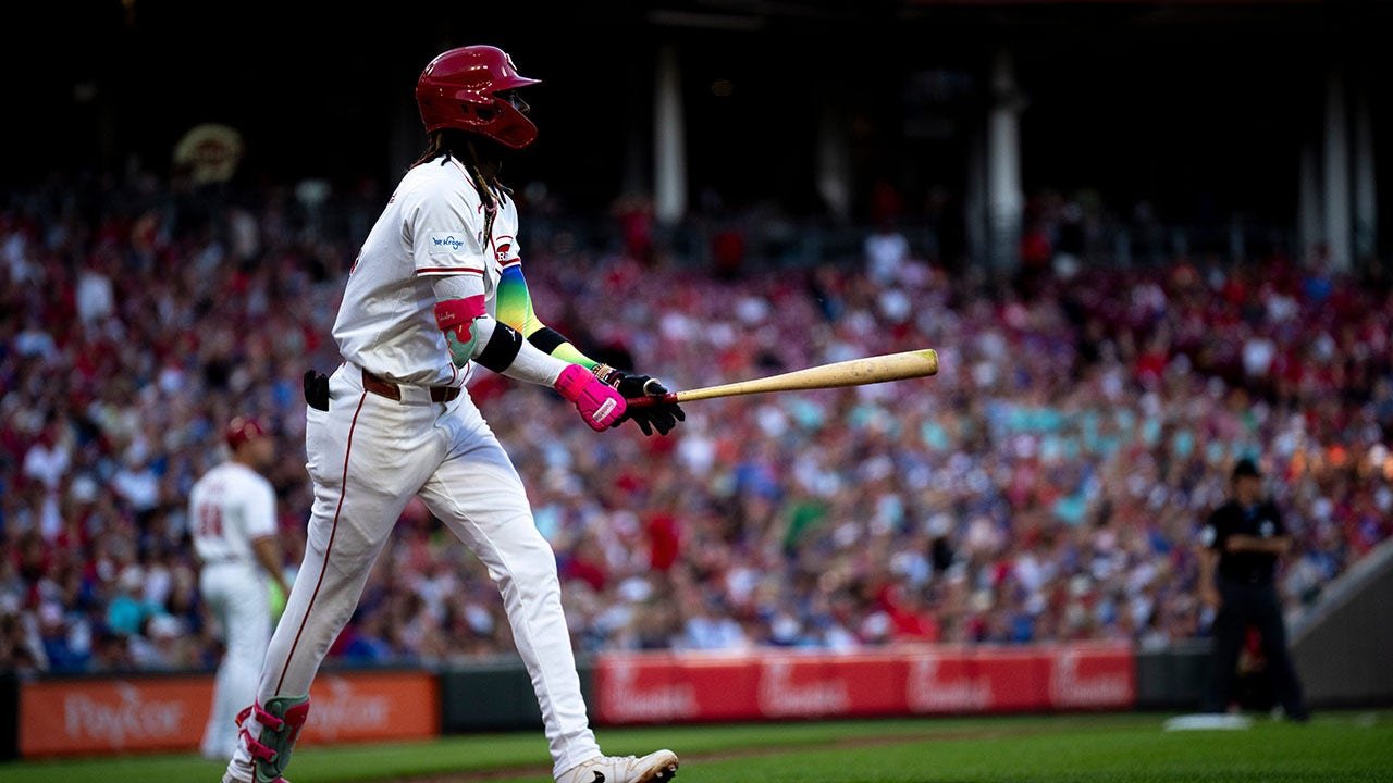 Reds fan fails to catch Elly De La Cruz homer in beer cup as Cincinnati wins fifth straight game