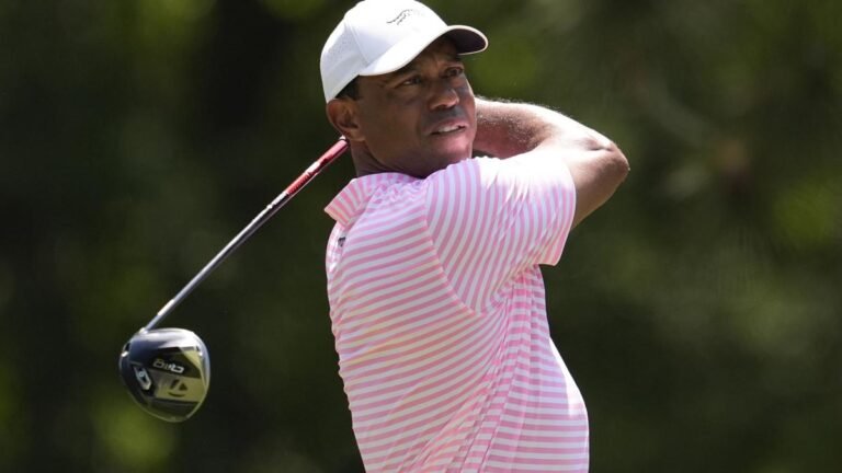 Tiger Woods struggles with irons in U.S. Open return