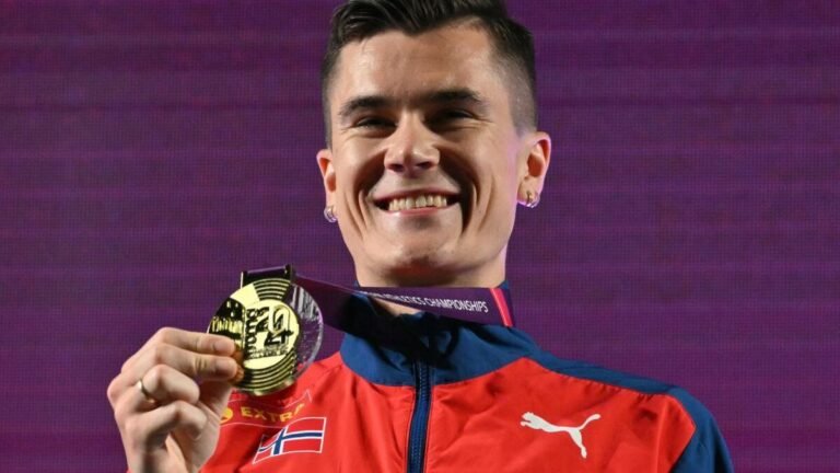 European Athletics Championships: Jakob Ingebrigtsen wins 1500m for record sixth gold